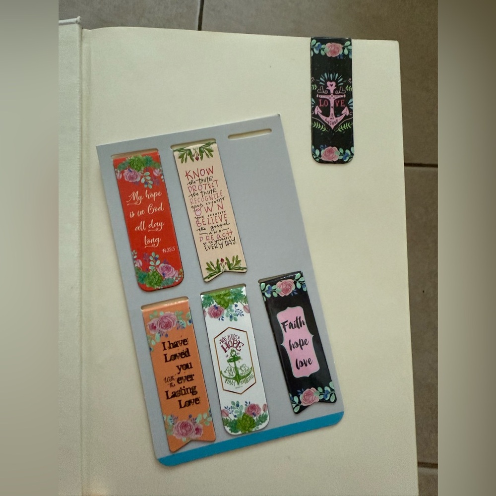 6 piece Magnetic Bookmarks Brand New